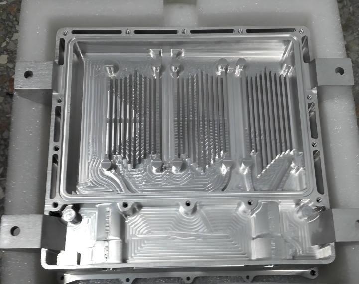 新能(néng)源水(shuǐ)冷(lěng)殼體(tǐ)