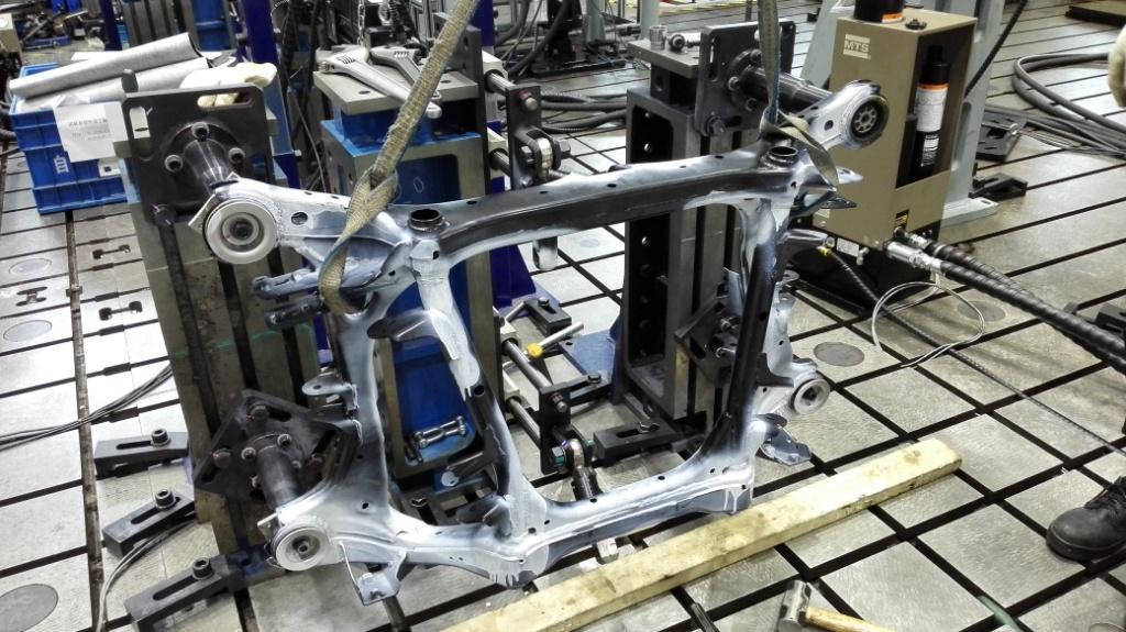 副車(chē)架懸置支架